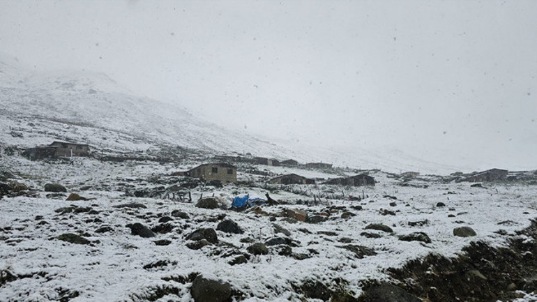 Beklenen kar yağışı geldi Yılın ilk karı bu bölgelere yağdı | Meteoroloji uyardı: Kuvvetli sağanak ve fırtına geliyor