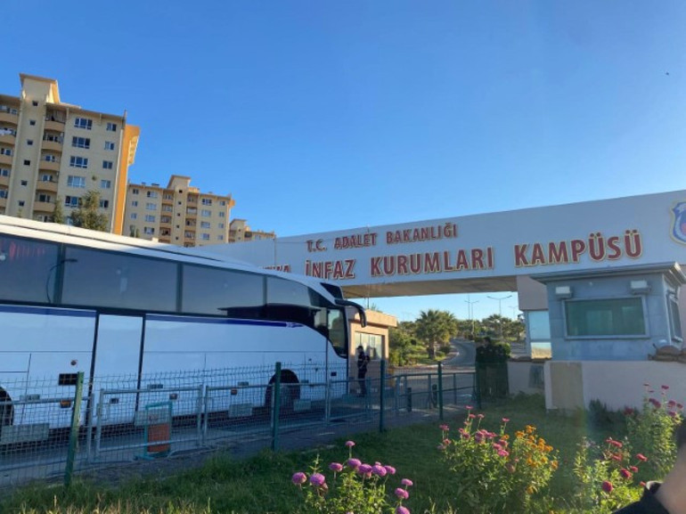 İzmir adliye binası