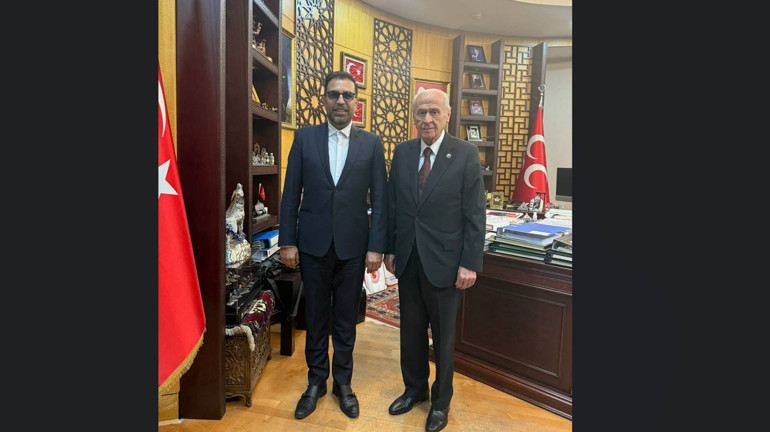 Sanatçılarla samimi bir ortamda gerçekleşen kabul