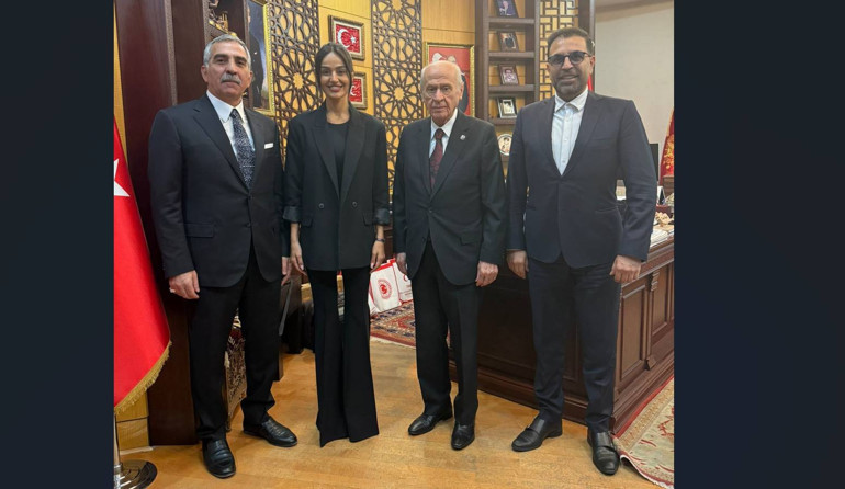 Canların Türküsü çalışmasının anısına çekilen fotoğraf