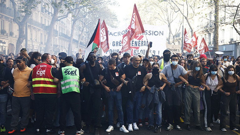 Fransa durulmuyor: Yüz binler sokağa çıktı Avrupanın yeni hasta adamı