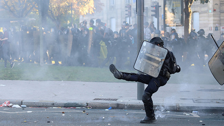Fransa durulmuyor: Yüz binler sokağa çıktı Avrupanın yeni hasta adamı