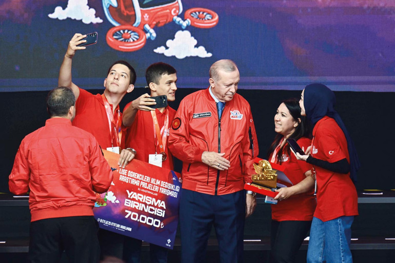 Dünya savunma hamlelerimizi konuşuyor