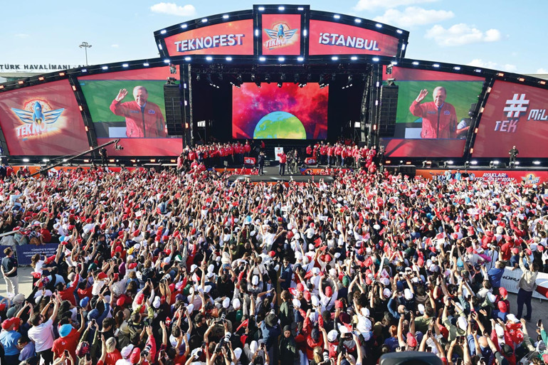 Dünya savunma hamlelerimizi konuşuyor