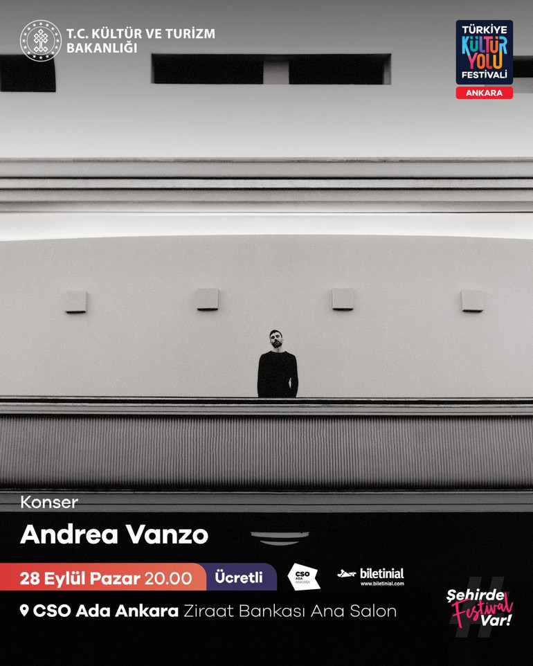 Andrea Vanzo sahne performansı