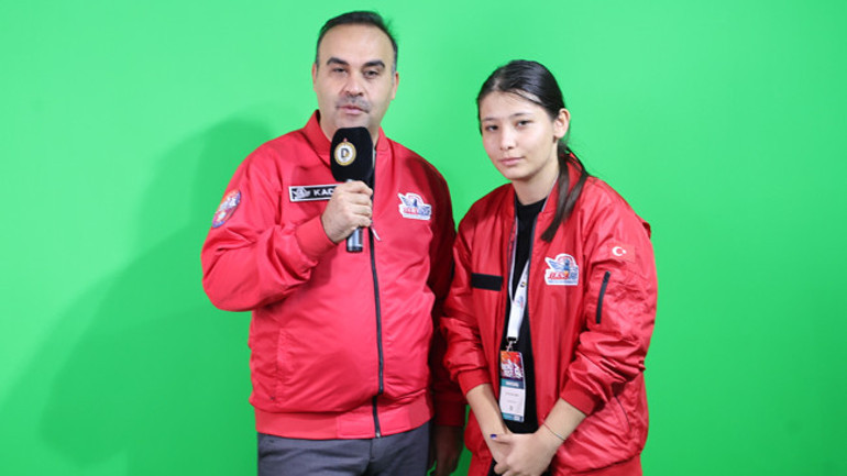 Bakan Kacır Demirören Medya standını ziyaret etti Kacır Her Dilden TEKNOFEST uygulamasını denedi