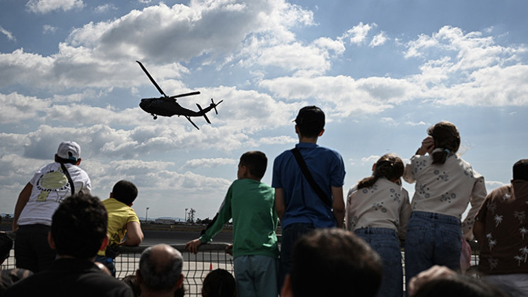 Bakan Kacır Demirören Medya standını ziyaret etti Kacır Her Dilden TEKNOFEST uygulamasını denedi