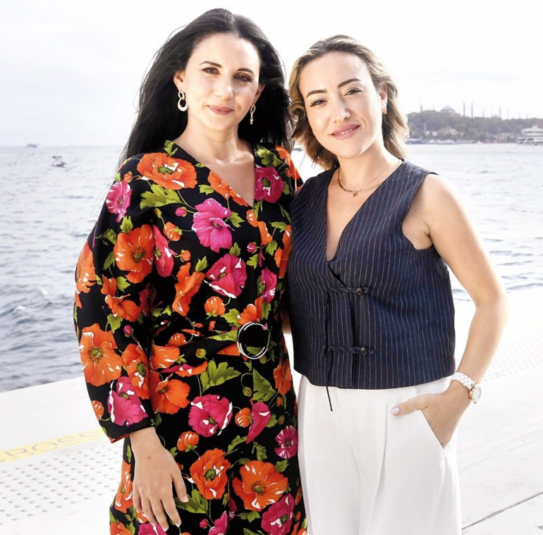 Ünlü şarkıcı Karsu: Hollanda’ya göç etmeseydik Hatay’da köy kızı olurdum