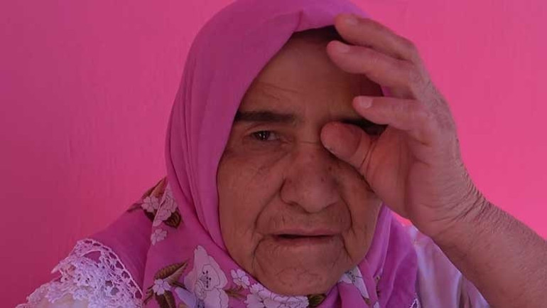 Pembe renk tutkusuyla tanınmıştı... Barbie Teyze pembe evine mahkum kaldı