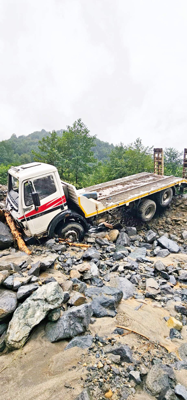 Sel gitti izi kaldı