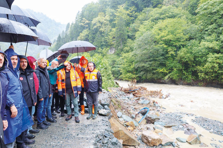 Sel gitti izi kaldı