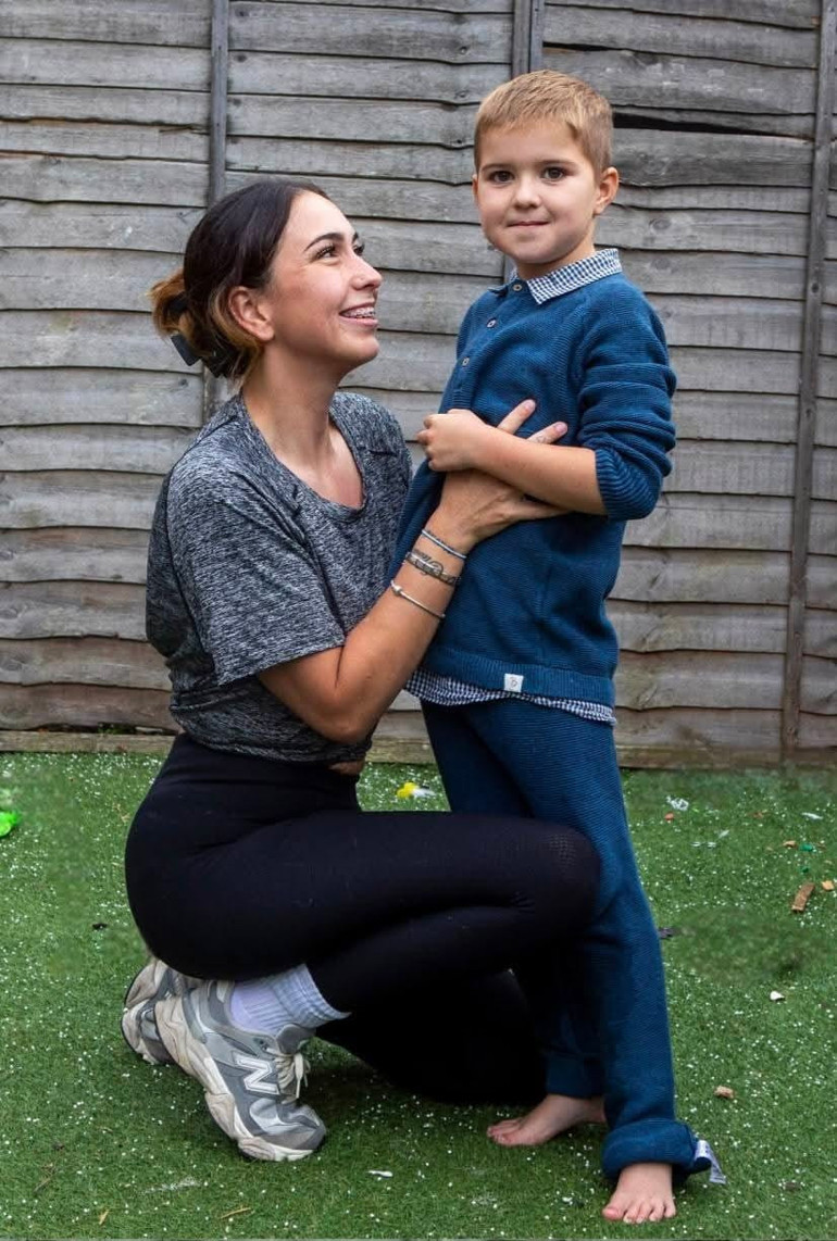 İngilterede pika sendromu bir ailenin hayatını alt üst etti: Çocukları ev eşyalarını yiyor Bir saniye bile sırtımızı dönemiyoruz