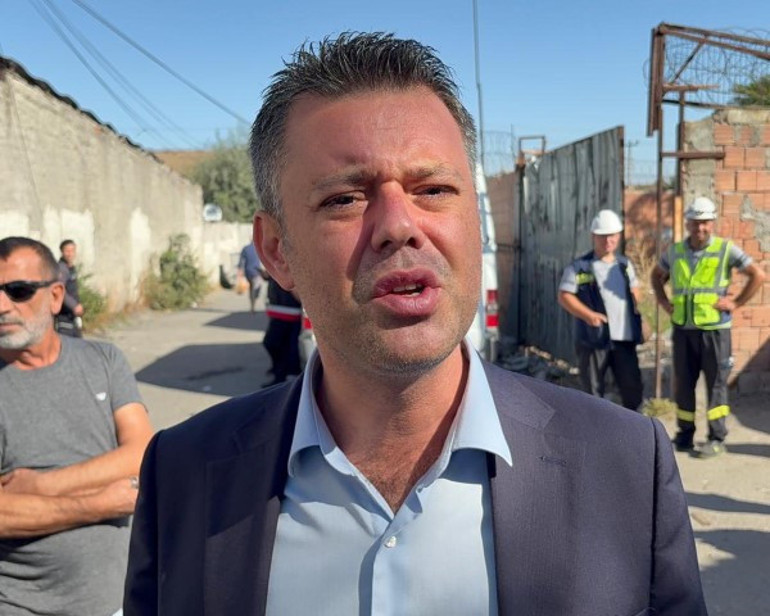 Sosyal medyanın konuştuğu belalı mahallede dönüşüm başladı Ekskavatörlerle girildi... Emniyet müdürü net konuştu: Hepsini yıkacağız