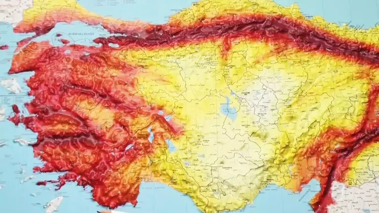 Prof. Dr. Şükrü Ersoy, Balıkesirde yaşanan sarsıntıları yorumladı... Dün geceden beri devam eden depremler ne anlatıyor