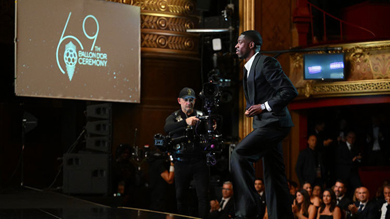 Ousmane Dembele ödül töreninde sahnede