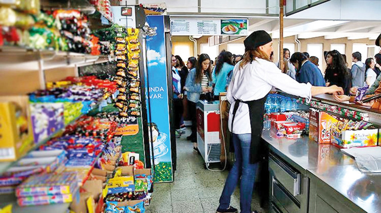 Çocukları okul kantinleri obez yapıyor