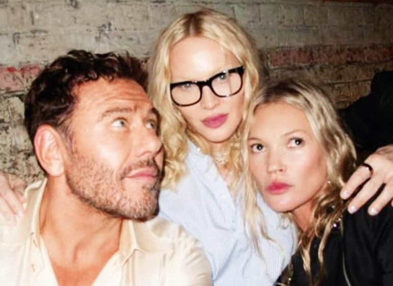 Kaya Çilingiroğlu kız arkadaşıyla el ele... Uyumlu çift