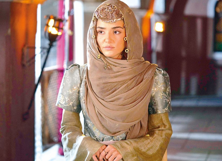 Kostümler için 2500 metre kumaş kullanıldı