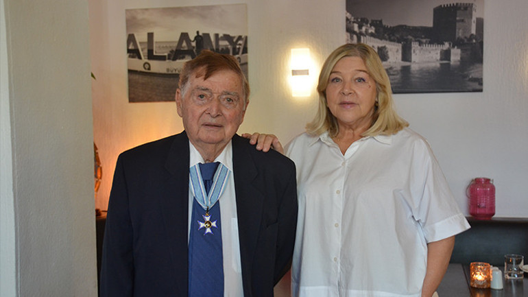 Türk basınının duayeni Orhan Tinegin’in 90. yaş günü kutlandı