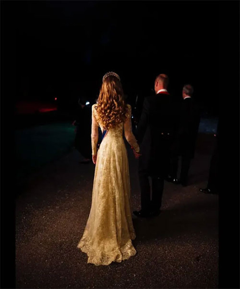 Herkes onun parlaması için ter döktü... Kına gecesi kıyafetinin ardında ince bir hesap varmış