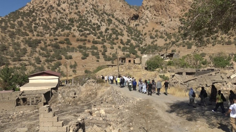 50 yıl sonra geldikleri köylerinde ayin yaptılar... | Hükümete ve ülke insanına teşekkür ediyoruz