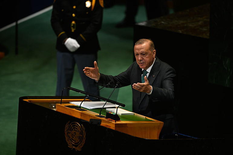 Son dakika... Cumhurbaşkanı Erdoğan BMde fotoğraflarla dünyaya seslendi: Gazzede insanlık ölüyor