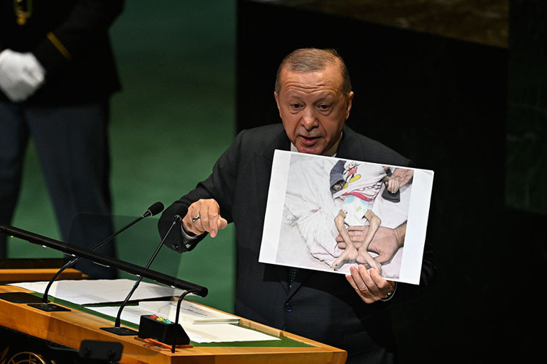 Son dakika... Cumhurbaşkanı Erdoğan BMde fotoğraflarla dünyaya seslendi: Gazzede insanlık ölüyor