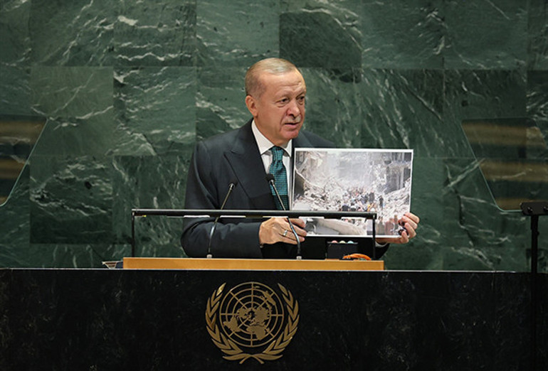 Gazzeli çocuk fotoğraflarıyla dünyaya seslendi: İnsanlığın dip noktası