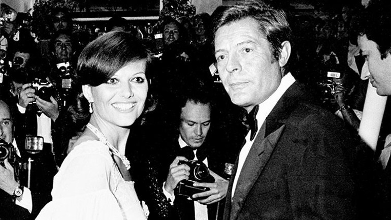 Oğlunu kardeşim diyerek büyüttü, Papanın karşısına mini etekle çıktı... Tüm kuralları yıkan isimdi... Sinemanın efsane yüzü hayata veda etti