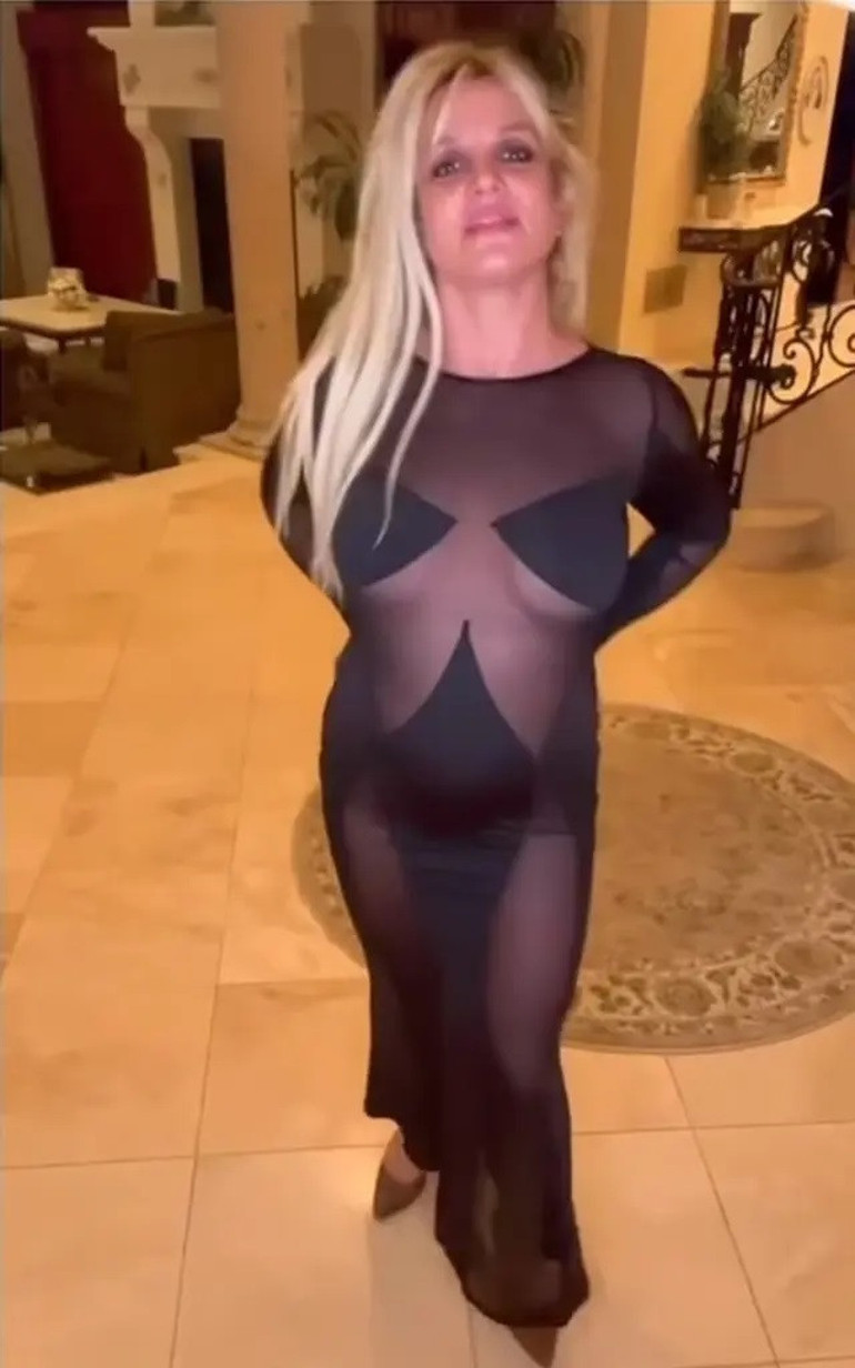 Bunca ün ve servet yarasına ilaç olmadı… Yapayalnız ve perişan halde… ‘Ne olur biri ona yardım etsin’