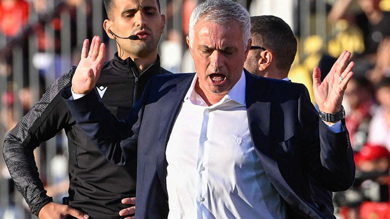 Mourinho, Benficada puan kaybetti yerden yere vuruldu ‘Takımının ıslıklanmasını duydu’