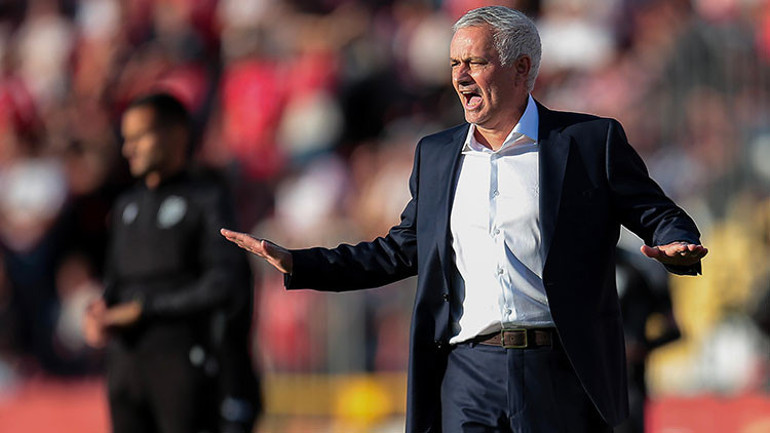 Mourinho, Benficada puan kaybetti yerden yere vuruldu ‘Takımının ıslıklanmasını duydu’