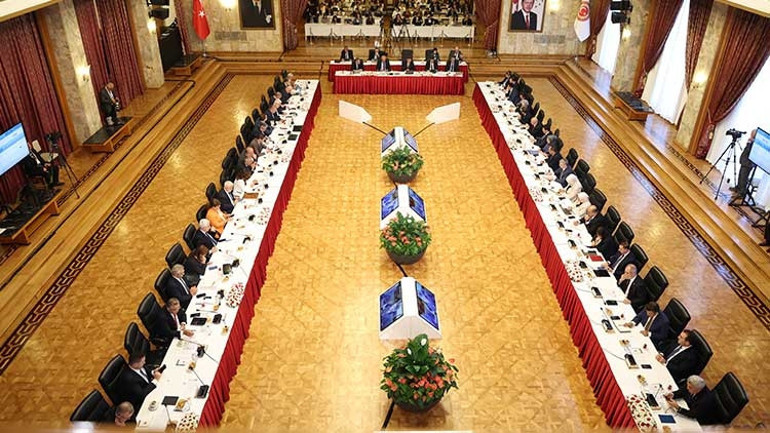 Terörsüz Türkiye komisyonu düşünce kuruluşu temsilcilerini dinlemek için toplandı