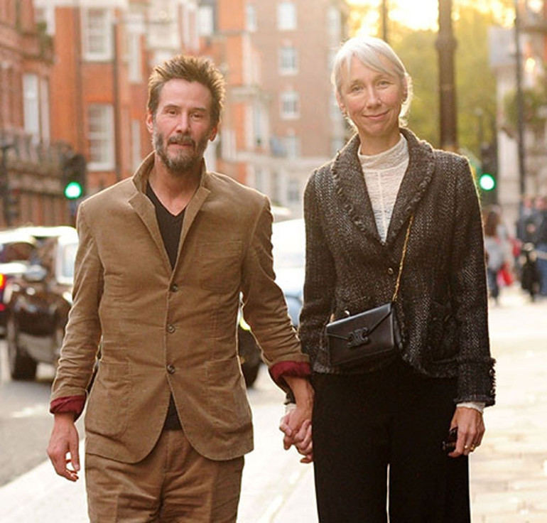  Merak etmeyin, ben hala bekarım