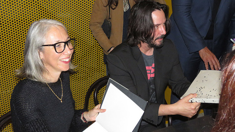  Merak etmeyin, ben hala bekarım