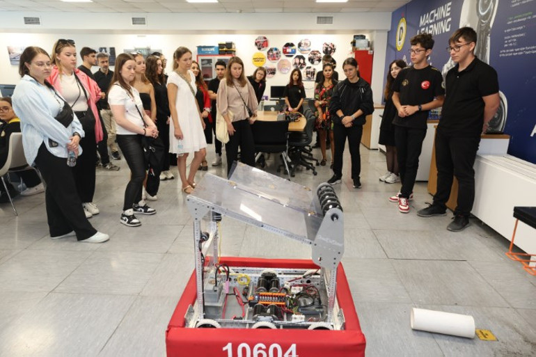 Almanya’dan gelen öğrenciler Demirören Medya Lisesini ziyaret etti