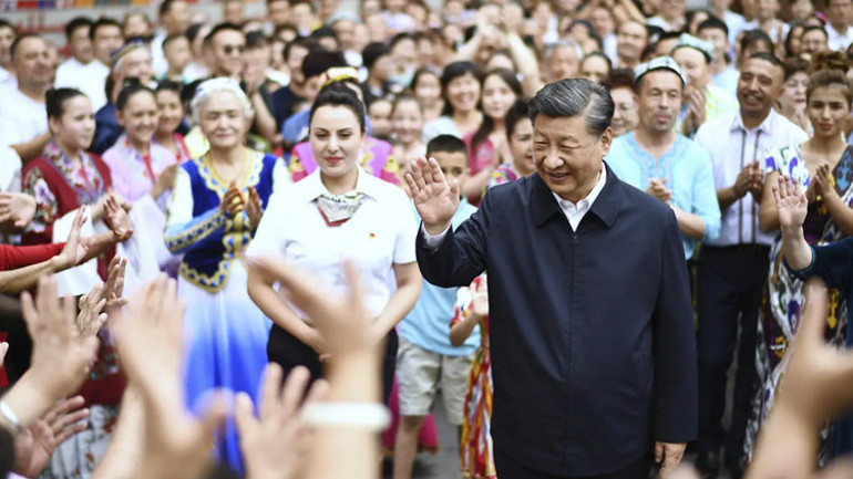 Çin lideri Şi tarihe geçti: Sincan Uygur Özerk Bölgesinin kuruluş yıl dönümü kutlamasına katıldı