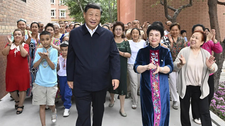 Çin lideri Şi tarihe geçti: Sincan Uygur Özerk Bölgesinin kuruluş yıl dönümü kutlamasına katıldı