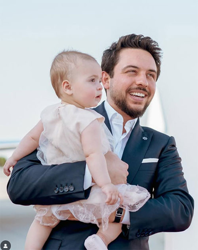 Küçük torunuyla sürpriz yaptı... Maşallah ikizine de