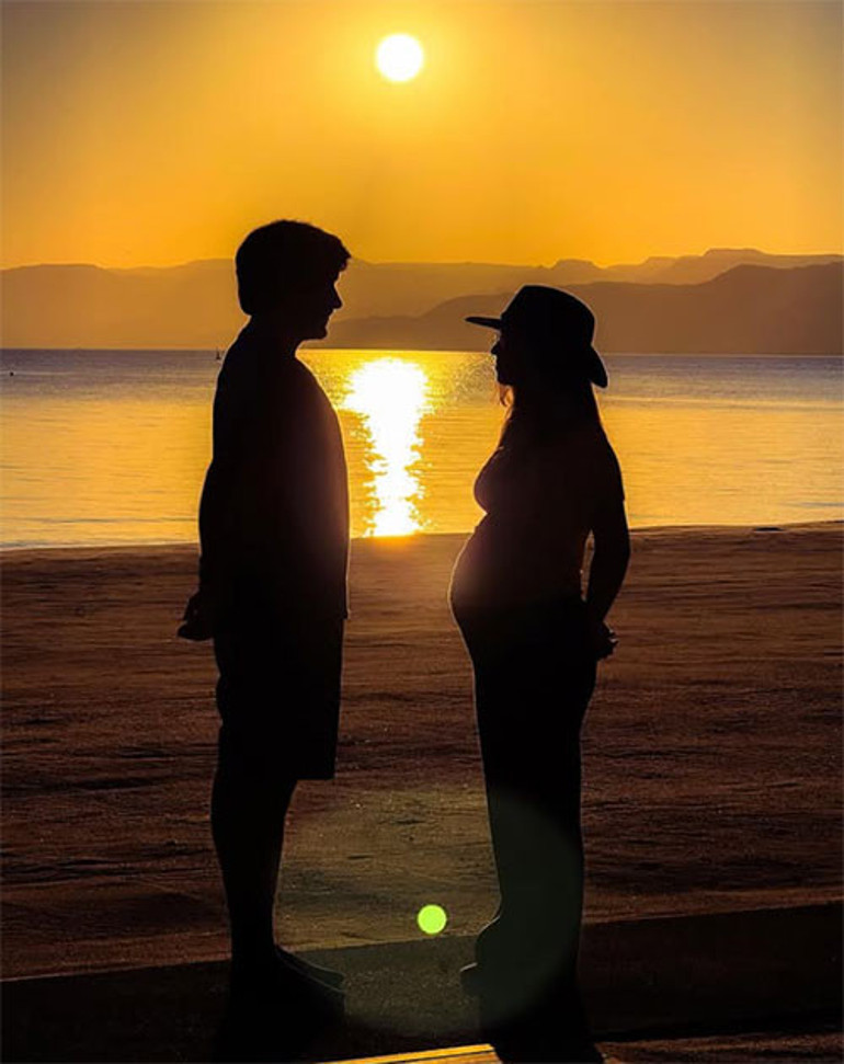 Küçük torunuyla sürpriz yaptı... Maşallah ikizine de