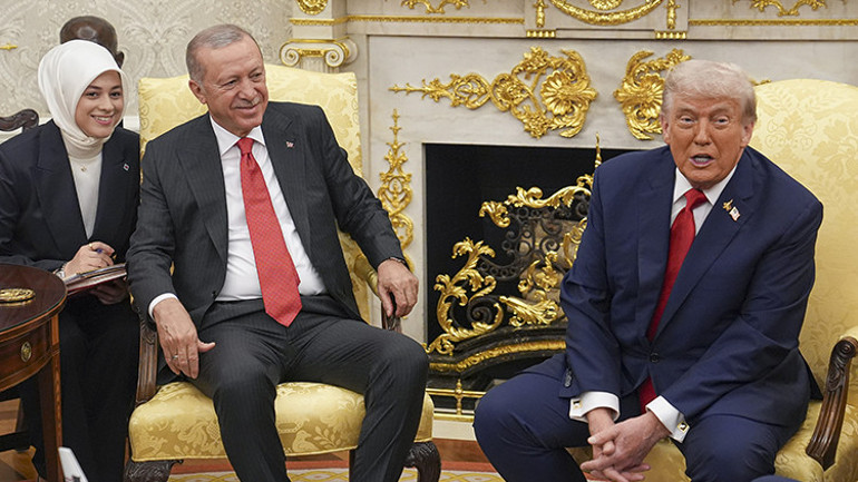 Trump ve Erdoğan görüşmesi dünya basınına damga vurdu: F-35ler ve savunma anlaşmaları masadaydı Dikkat çeken rozet detayı