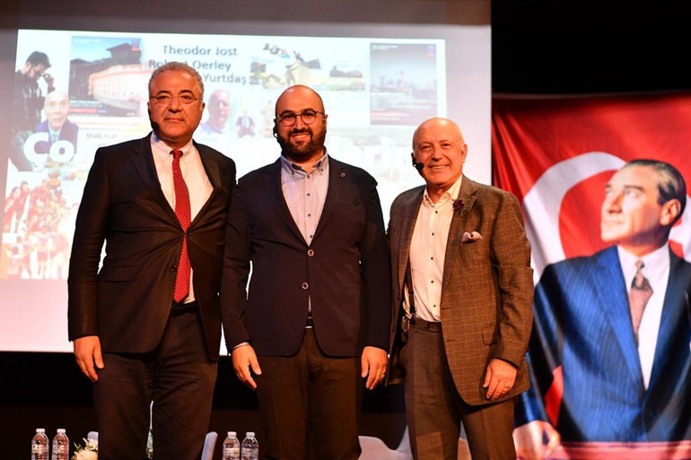 Tarihi binada Ankara söyleşisi