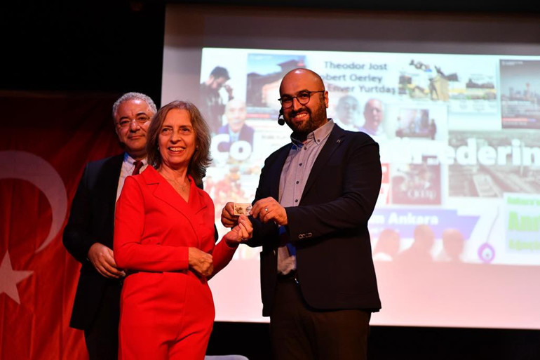 Tarihi binada Ankara söyleşisi