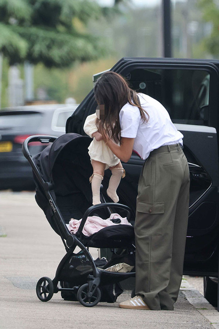 Anne olmayı 10 yıl beklemişti… Artık hafta içi dizi çekiyor, hafta sonu kızıyla geziyor