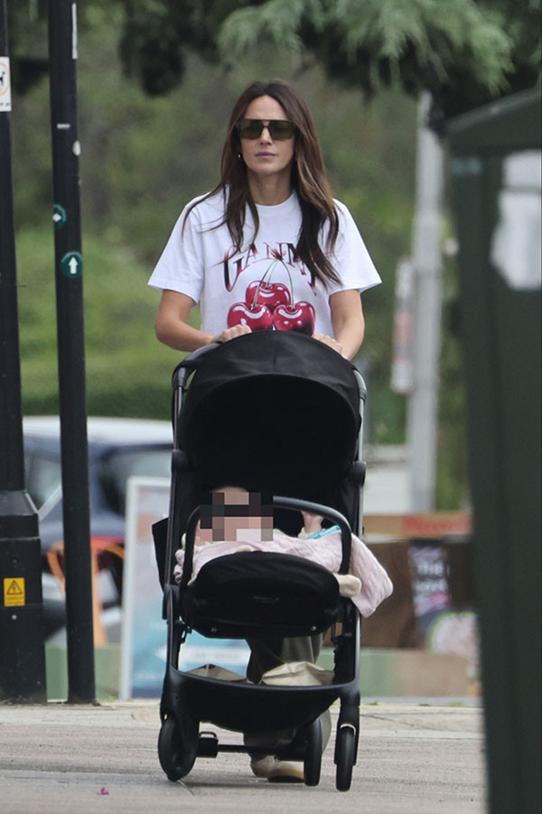 Anne olmayı 10 yıl beklemişti… Artık hafta içi dizi çekiyor, hafta sonu kızıyla geziyor