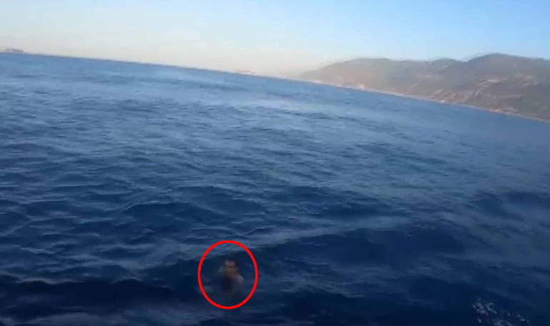 Yüzerek Yunan adasına kaçmaya çalıştı