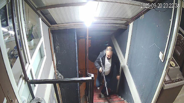 İş yerine ateş açan şüphelilerin güvenlik kamerası görüntüsü