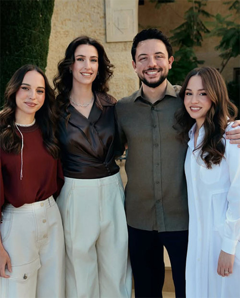 Hiç gelin görümce kavgası yapmamışlar... İyi ki doğdunuz canım kardeşlerim