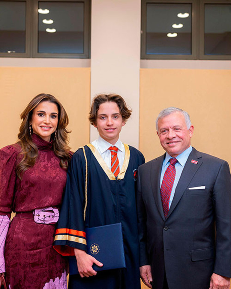 Hiç gelin görümce kavgası yapmamışlar... İyi ki doğdunuz canım kardeşlerim