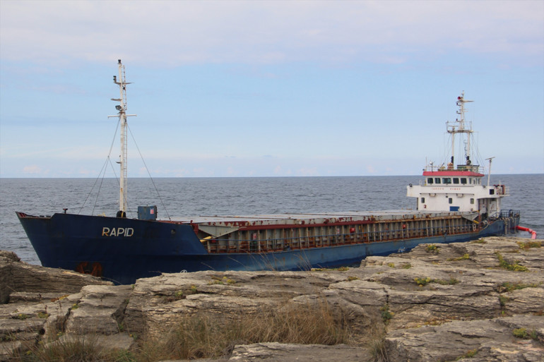 Karaya oturan gemi kurtarılmayı bekliyor Yakıt transferi bir an önce yapılmalı uyarısı
